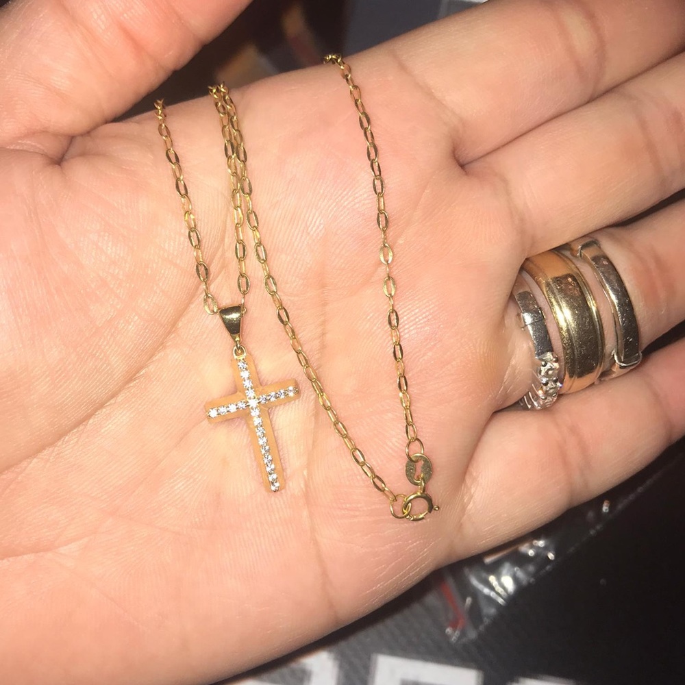18karat 18” Real Gold . Stones are not diamond